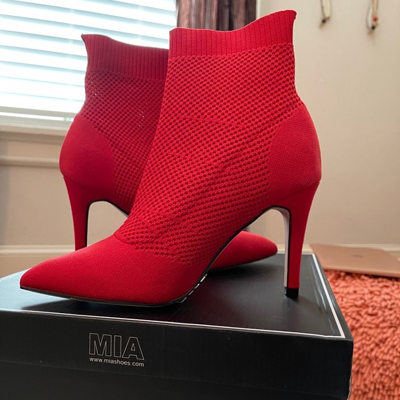 NIB ❤️ Red Glove Ankle Heel Boots- Booties 6.5 - Picture 8 of 9